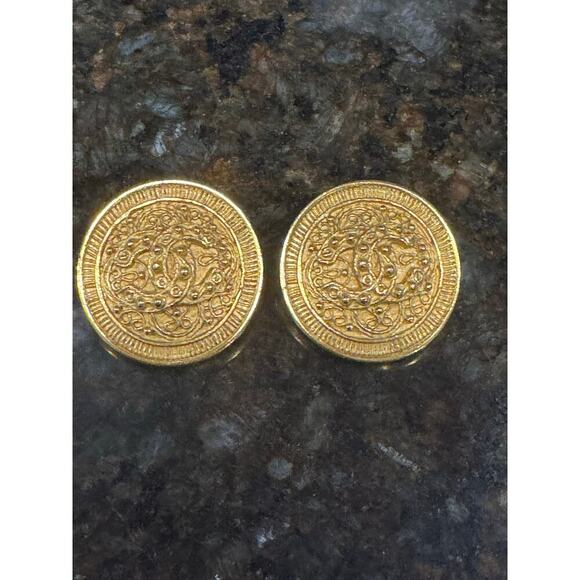 Chanel Vintage Filigree Round Clip on Earrings 24k Gold Plated Authentic CoA - Picture 2 of 5